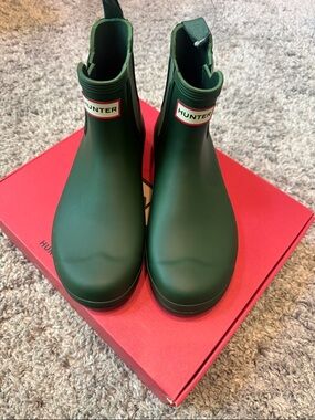 Hunter Women’s Green Short Chelsea Rain Boots